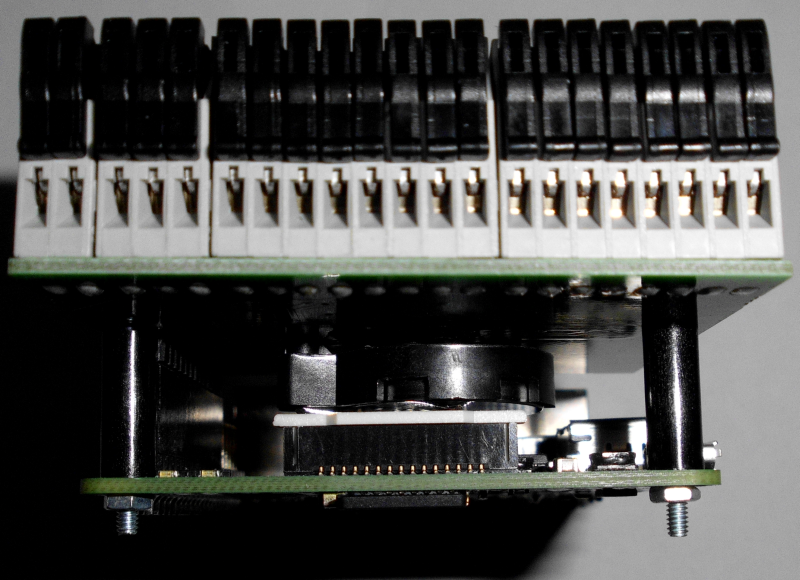hardware:controllers:raspi-b_6xs0_1x1-wire_1xir_2xein_rtc_3.png